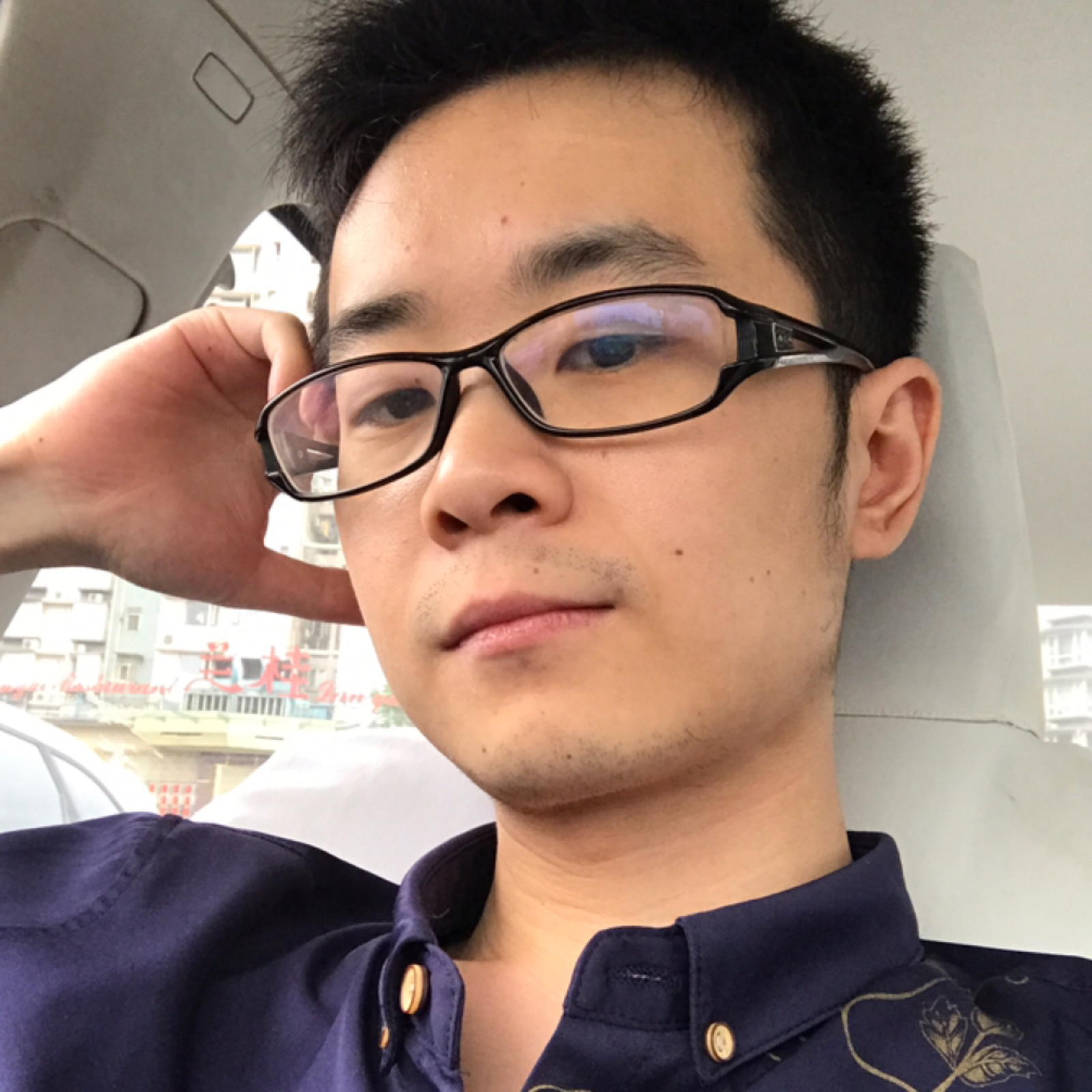 娃娃脸的大叔照片