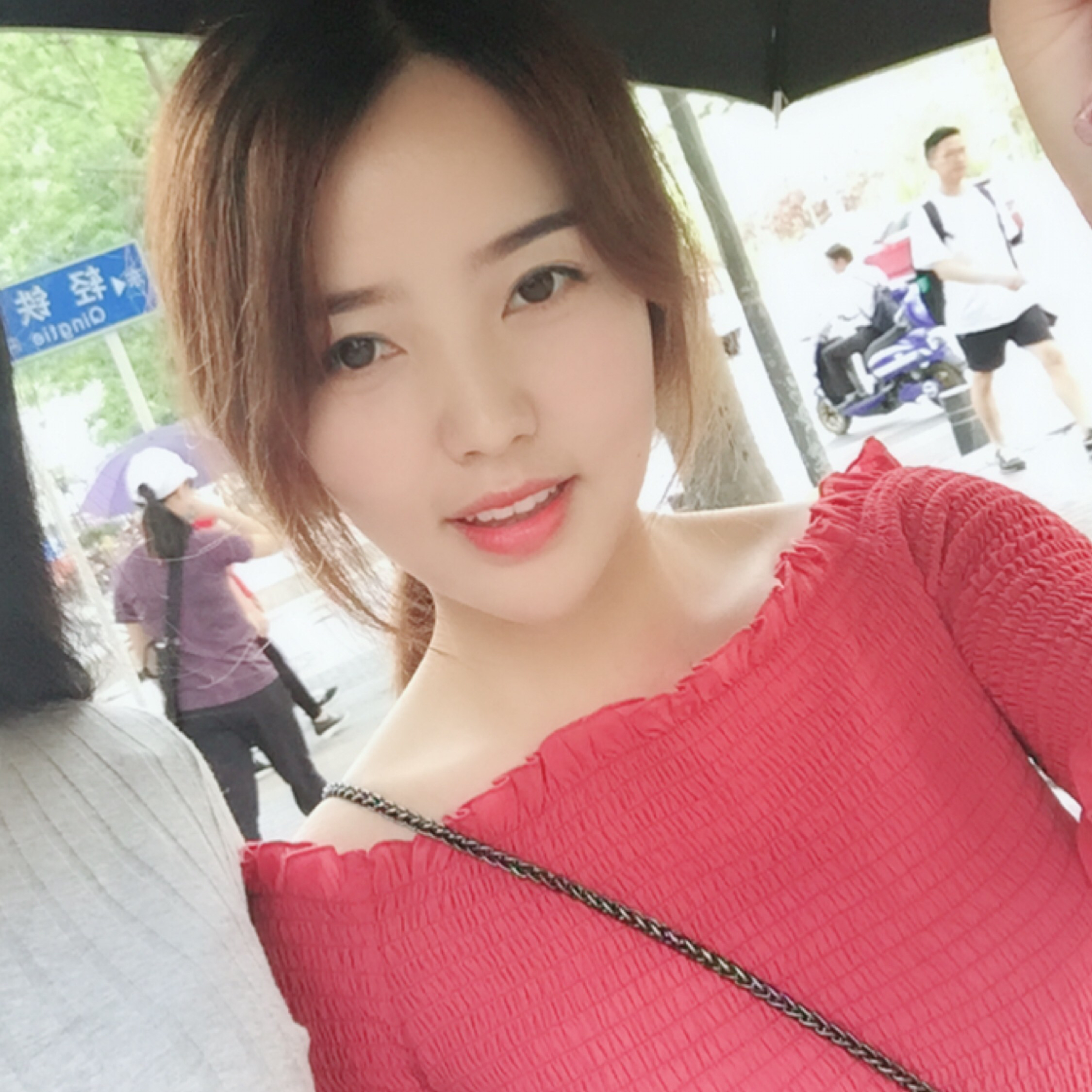 笑的落落大方