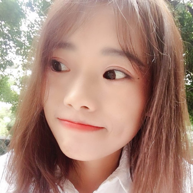 开花店的小姐姐照片