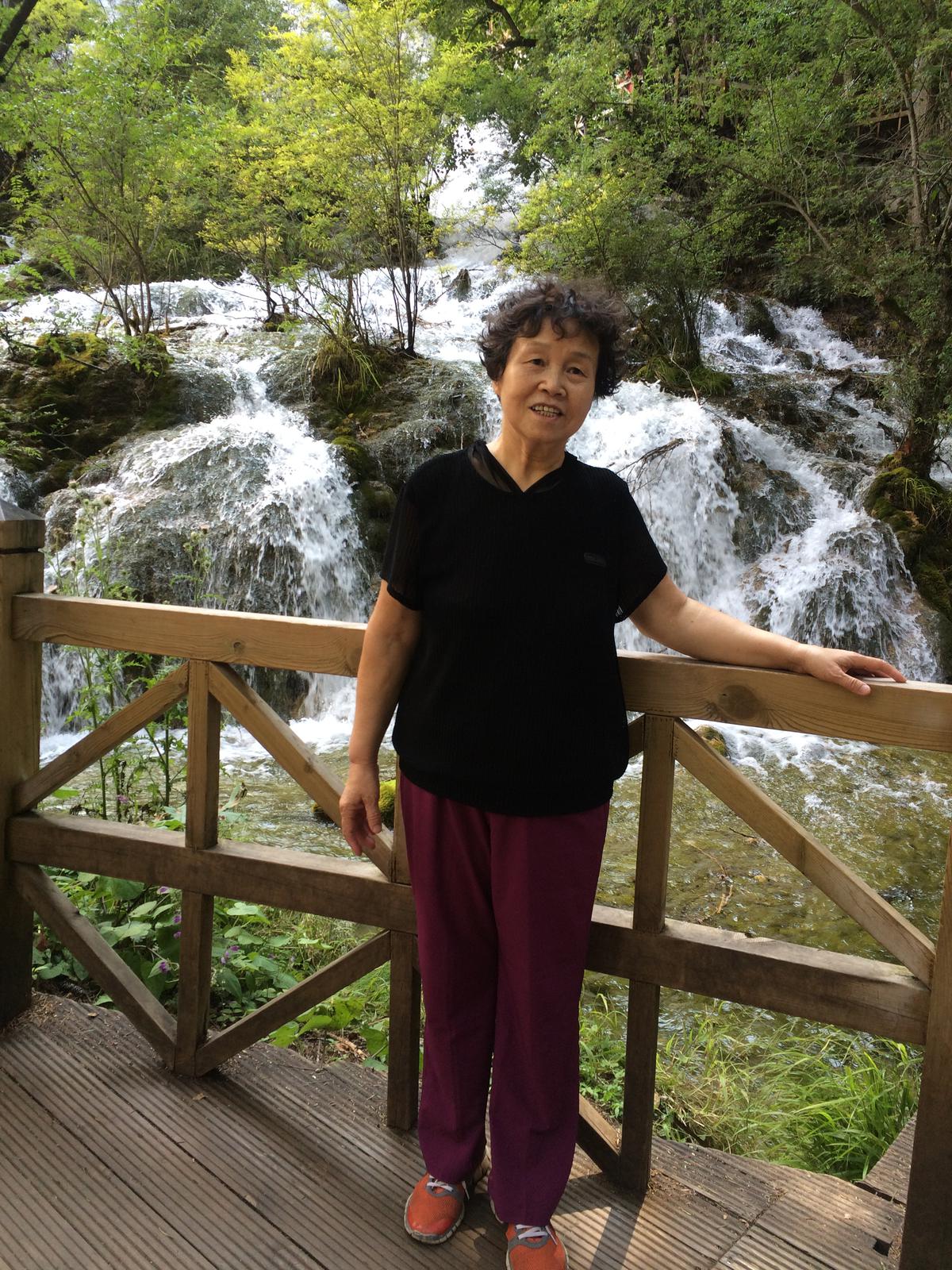 72岁丧偶女征婚照片(id:97355951)_河南郑州征婚交友_珍爱网